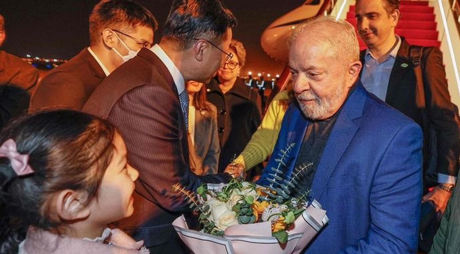 Lula llegó a China.