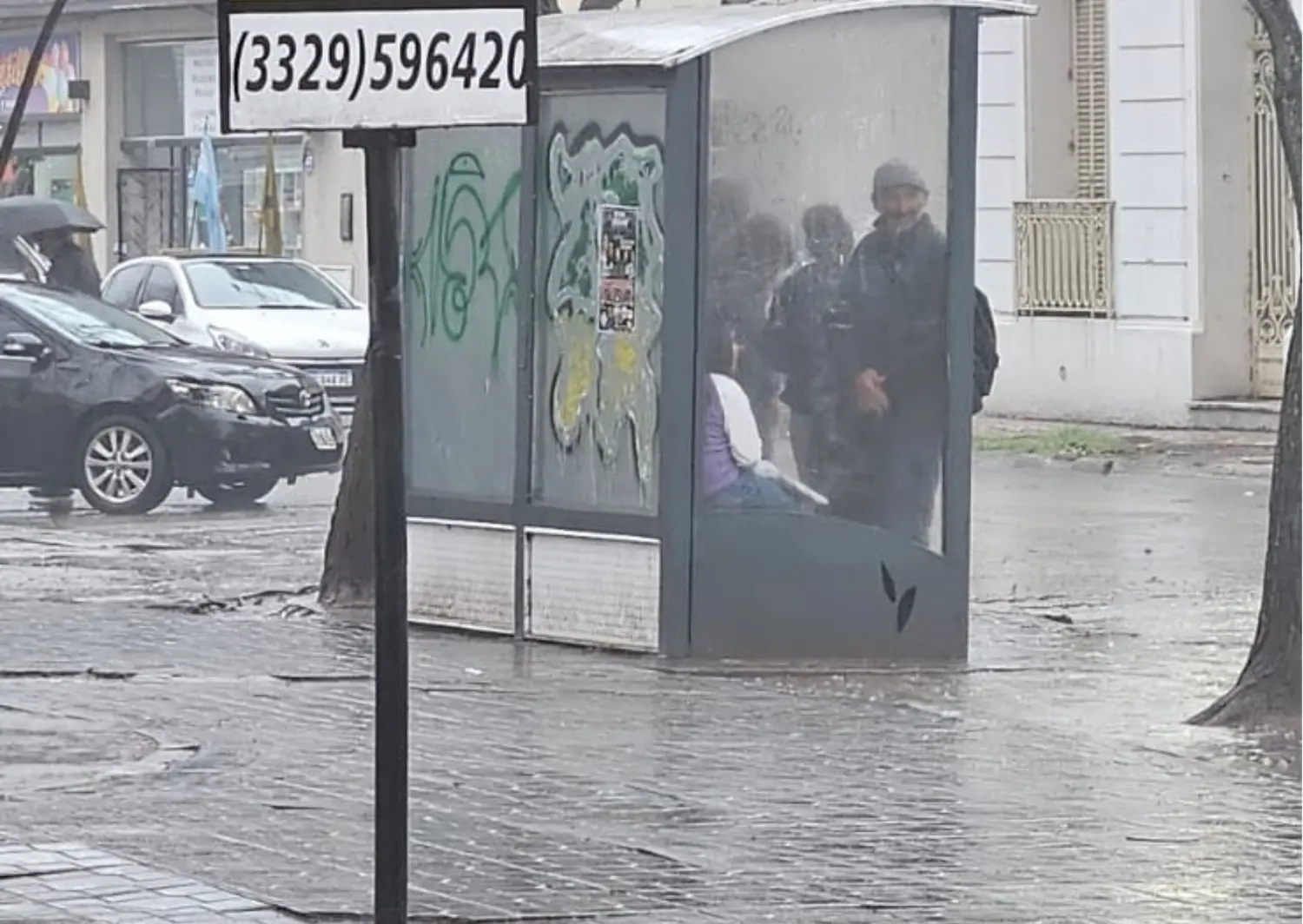 Día de lluvia: todos amontonados en una sola garita
