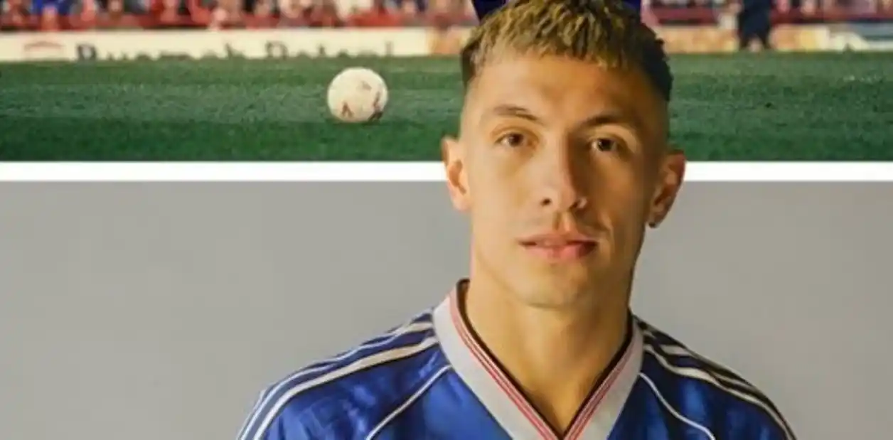 Lisandro Martínez, elegido como modelo para la nueva versión de una camiseta histórica del Manchester United