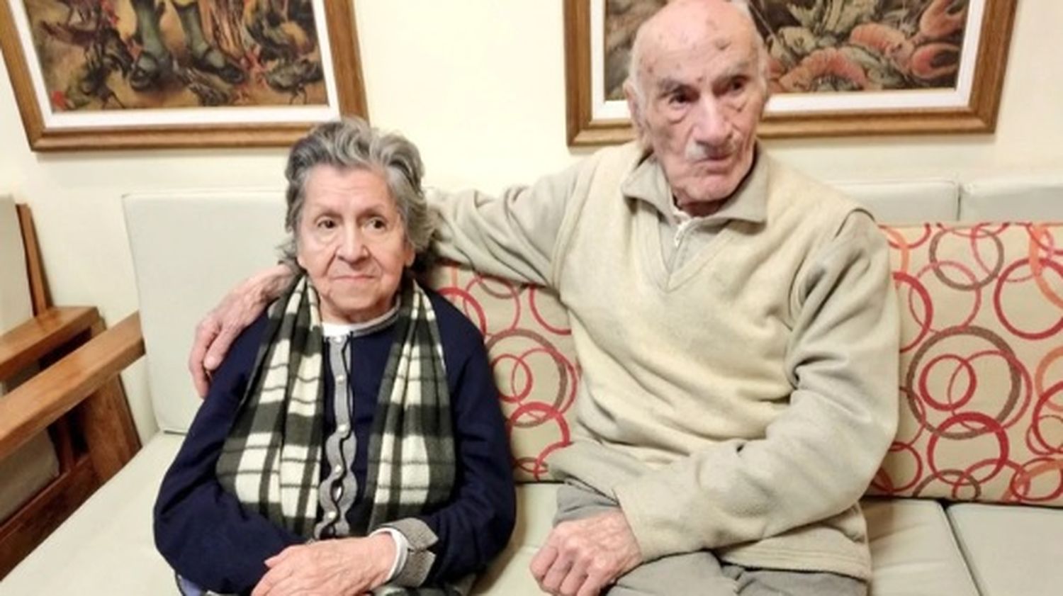 Los ancianos abandonados por su hijo encontraron un lugar para vivir