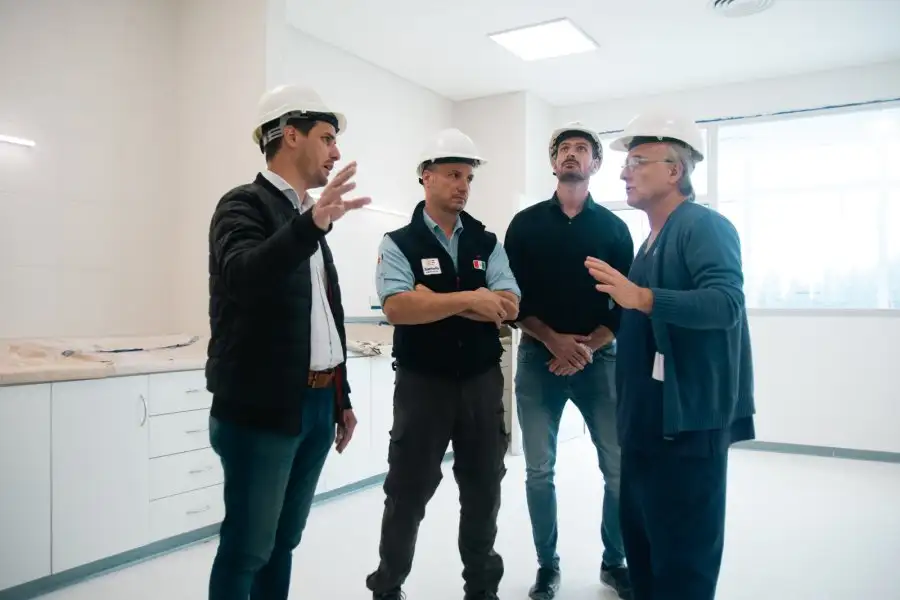 Funcionarios recorren el avance de obras del Nuevo Hospital de Rafaela