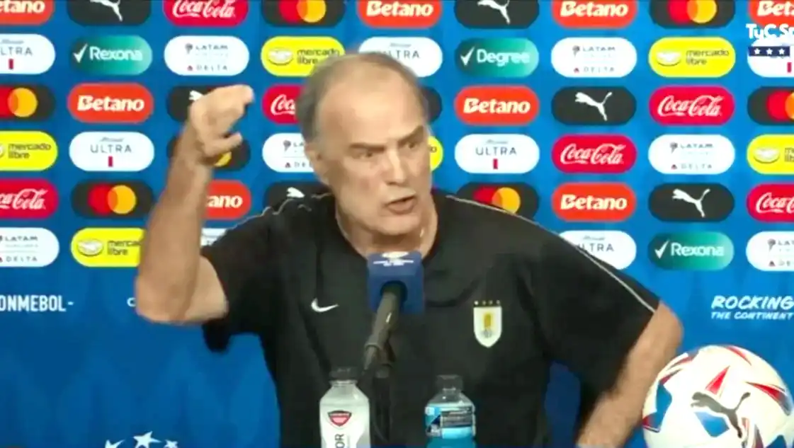 Marcelo Bielsa estalló y denunció una caza de brujas contra los jugadores uruguayos
