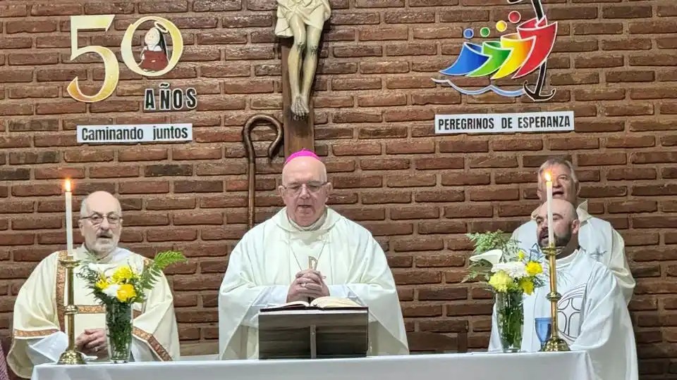 El prelado. Ernesto Giobando, de la Diócesis de Mar del Plata, encabezó la ceremonia