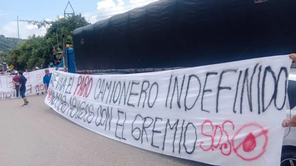 BLOQUEOS en SANTANDER «serán indefinidos»: camioneros protestan por aumento del diésel
