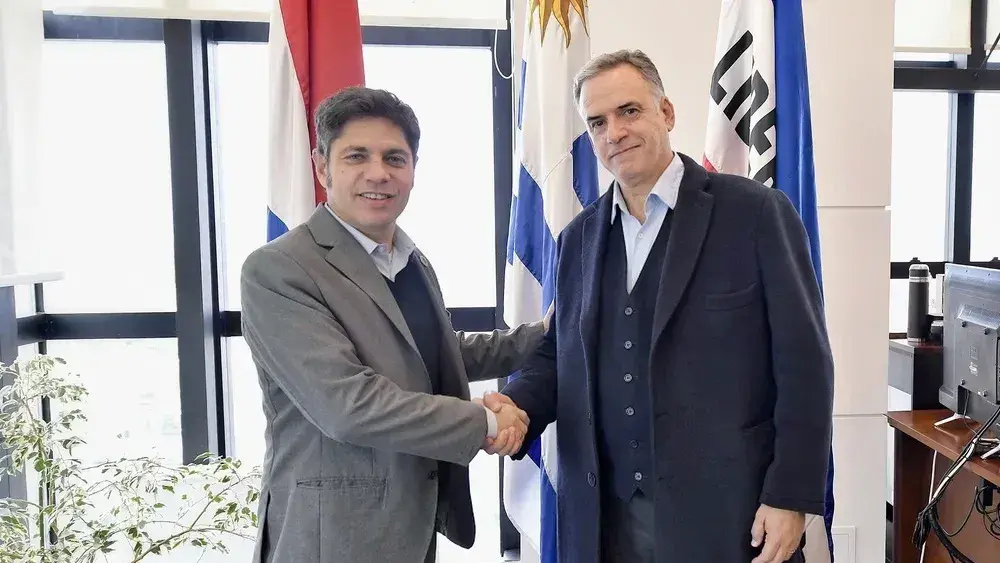 El gobernador Axel Kicillof, y el presidente de Uruguay, Yamandú Orsi.