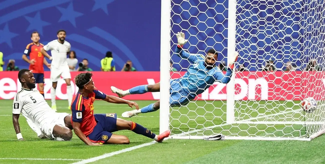 España le ganó a Arabia Saudita. Foto: Xinhua.