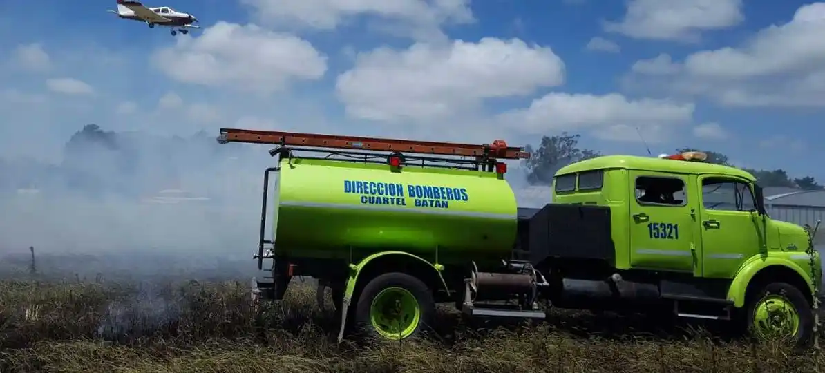 Un incendio de pastizales afectó al Aeroclub Mar del Plata