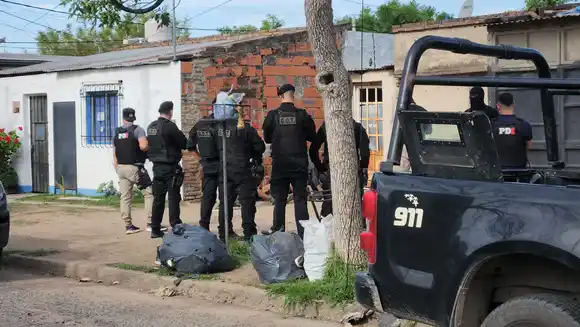 Lucha contra el microtráfico en Rafaela: allanaron una vivienda en el barrio Villa Dominga