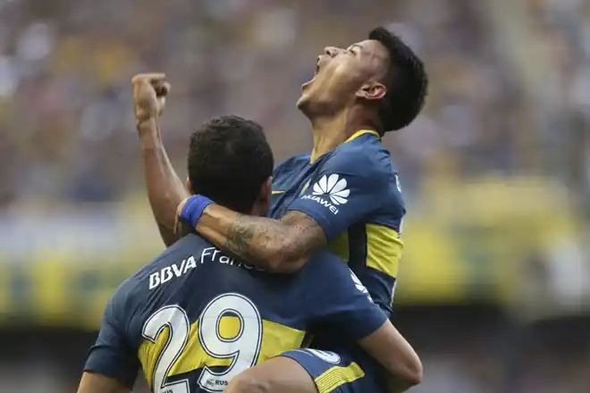 Boca gritó sobre el final un triunfo que lo acerca al  título