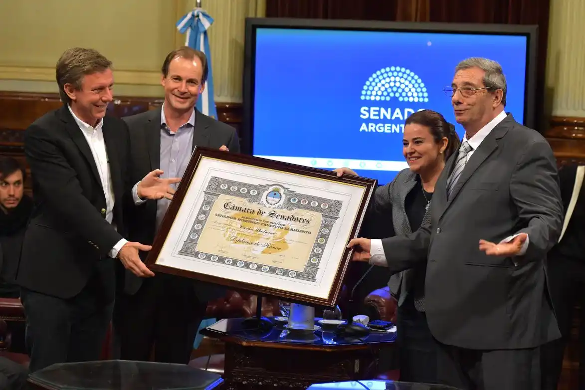 El profe Spoturno fue distinguido por su aporte educativo y cultural