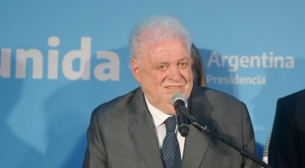 Por parestesia: El ministro Ginés González García internado en el Sanatorio Otamendi