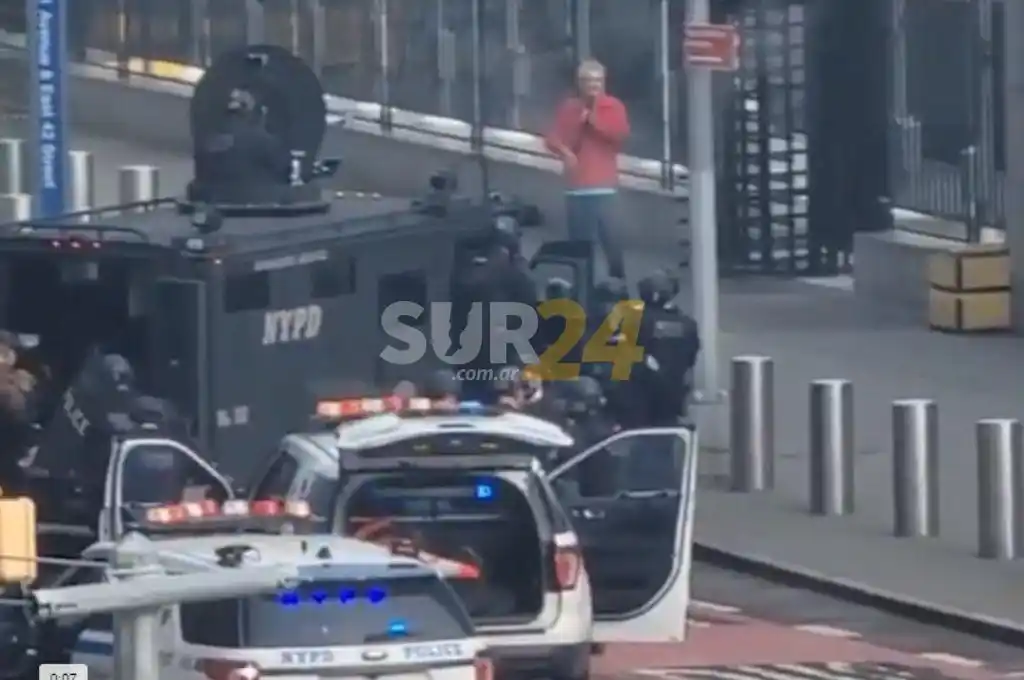 VIDEOS. Tensión frente a la ONU: un hombre con un fusil amenaza con matarse