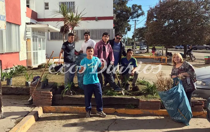 Integrantes de la Cooperadora entregaron insumos al hospital