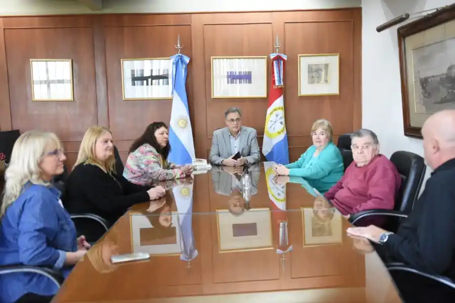 El Intendente recibió a Escritores