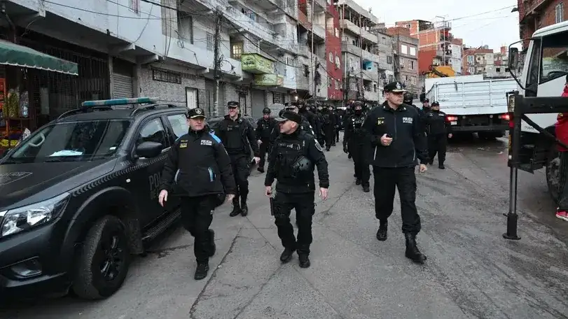 Se realizo un operativo de seguridad en la villa 1-11-14: secuestraron drogas y clausuraron tres comercios