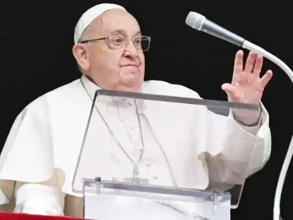 Papa en el Ángelus: ‘Por el Bautismo renacemos a una vida nueva’