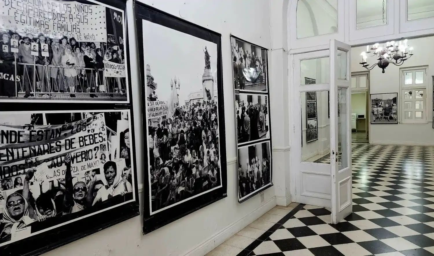 Muestra fotográfica itinerante “Madres de Plaza de Mayo y la Resistencia Popular".