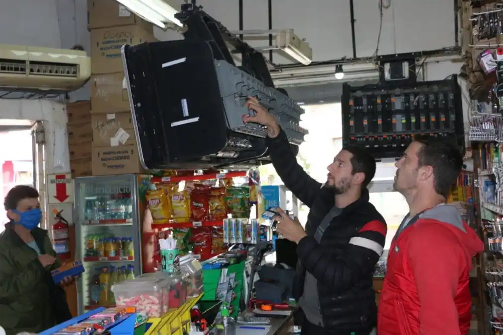 En un par de horas, el kiosco de 25 de Mayo y Rocamora se quedó sin cigarros 