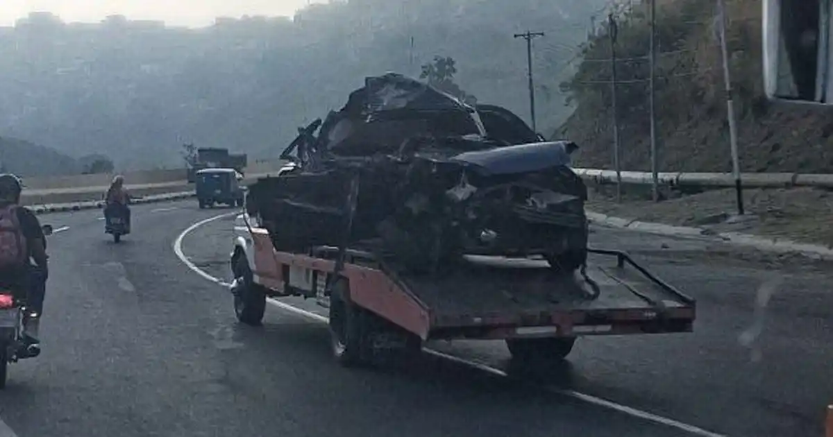 Choque entre un vehículo y una gandola deja un muerto y 4 heridos este #26Mar en la autopista Caracas La Guaira
