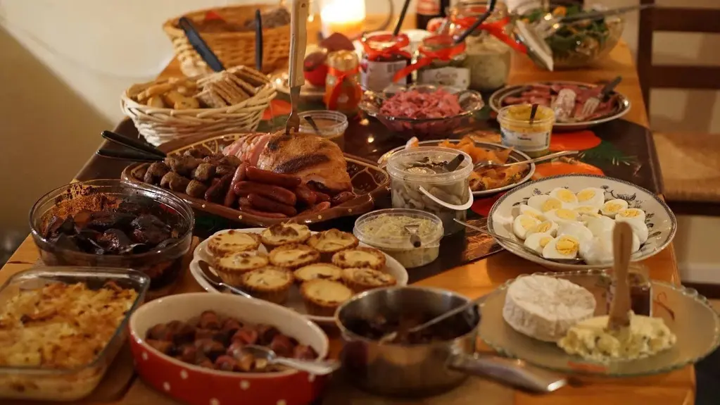 Durante las fiestas de fin de año, la correcta manipulación y conservación de los alimentos es clave para prevenir intoxicaciones.