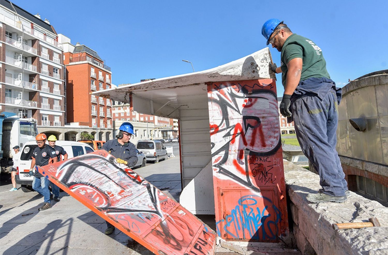 Retiraron otro puesto de diarios abandonado en la costa