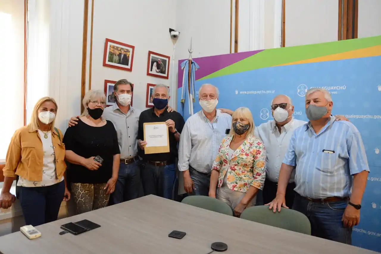 El intendente Piaggio entregó aportes a instituciones intermedias de la ciudad