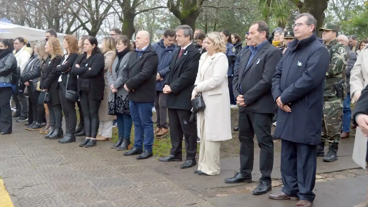 Acto en San Manuel. Pablo Barrena y funcionarios de su gobierno