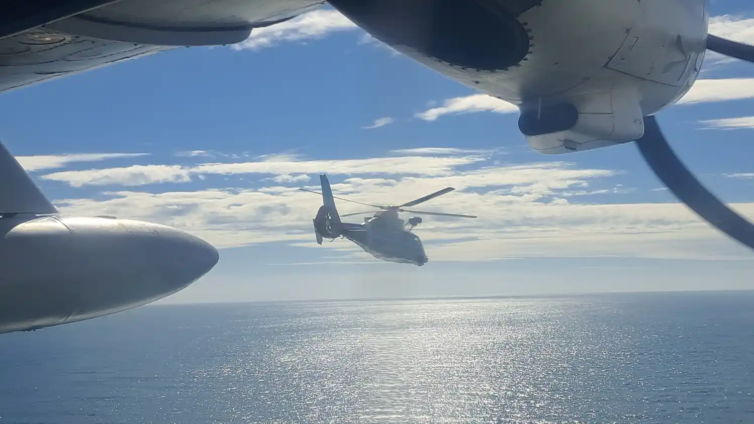 La Fuerza desplegó un avión Casa versión patrullero marítimo, un helicóptero Dauphin y al Guardacostas Río Luján.