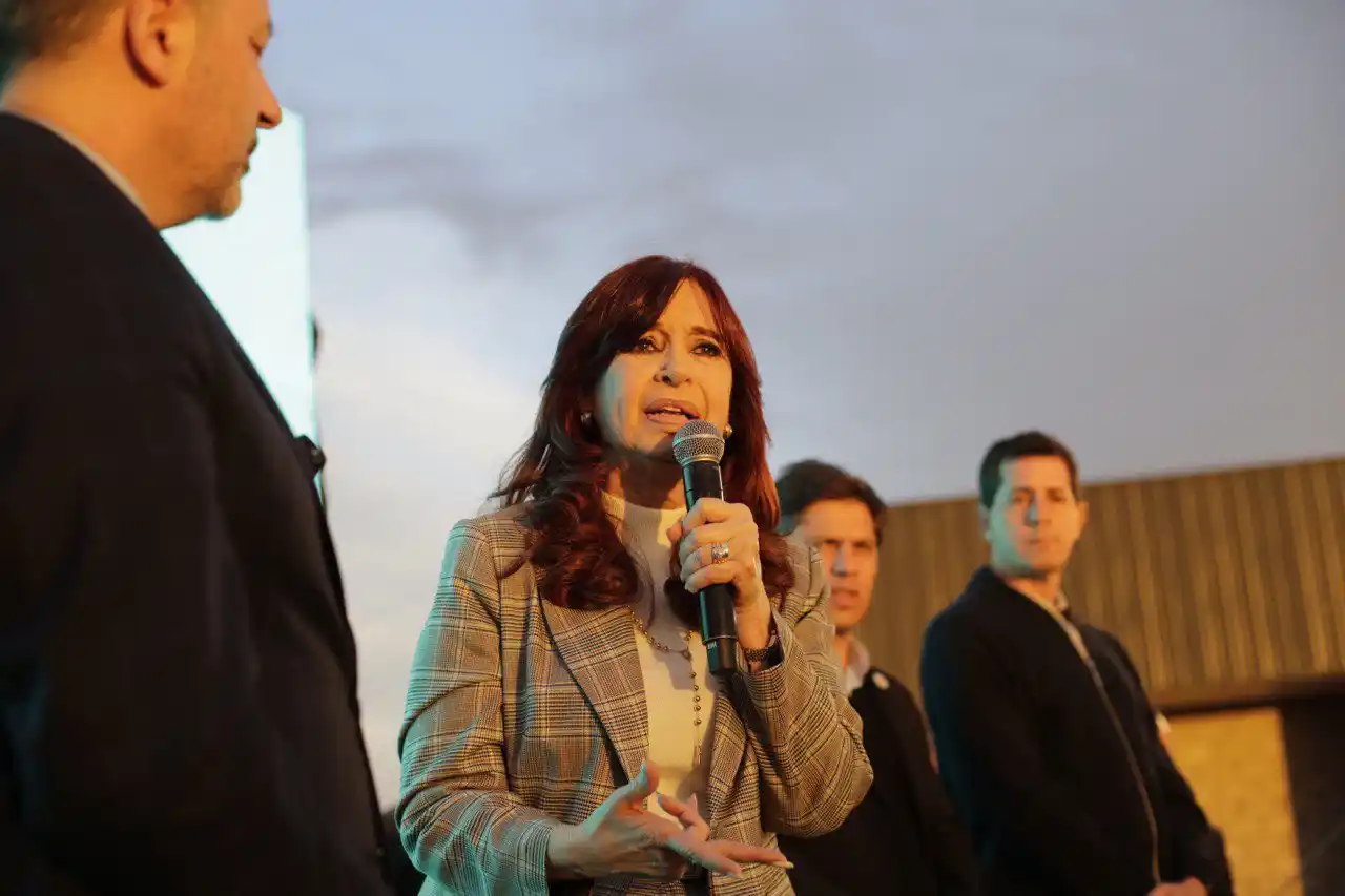 Cristina Fernández apuntó contra Milei: "Lárguelo a Friedman, cace el manual argentino y pónganse a gobernar"