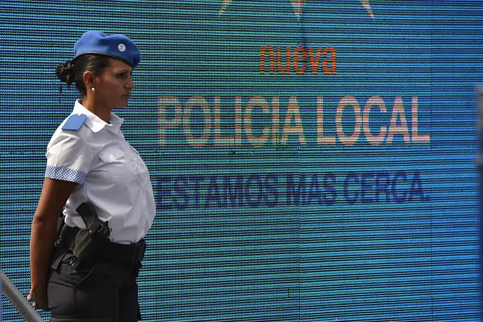 La Plata: Presentan proyecto de capacitación para Policía Local en casos de violencia de género