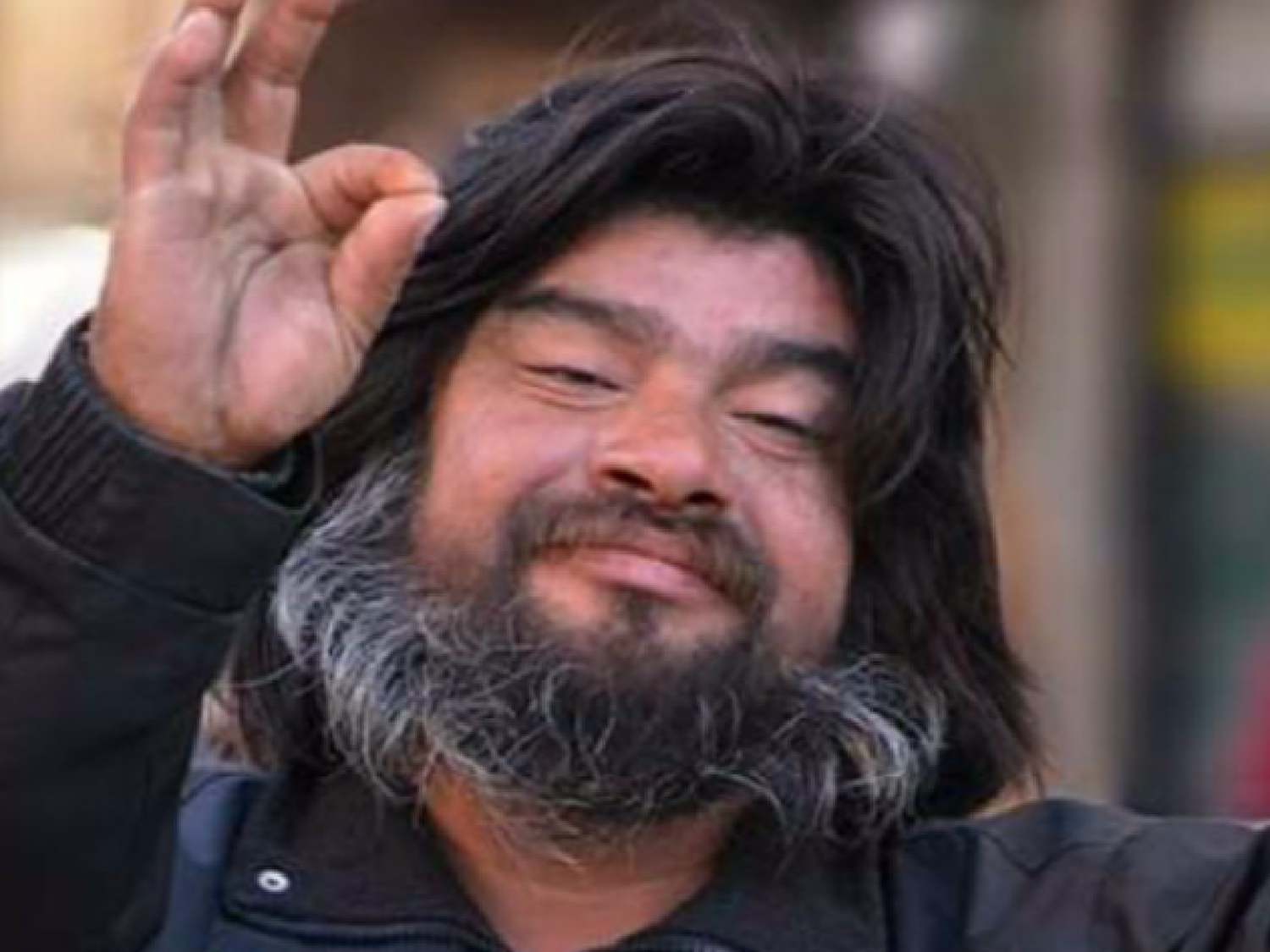 Vecinos festejaron el cumpleaños de un cuidacoches rosarino