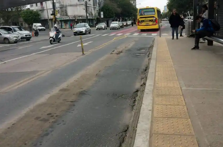 Metrobus: A pocos meses de su reparación volvieron los baches