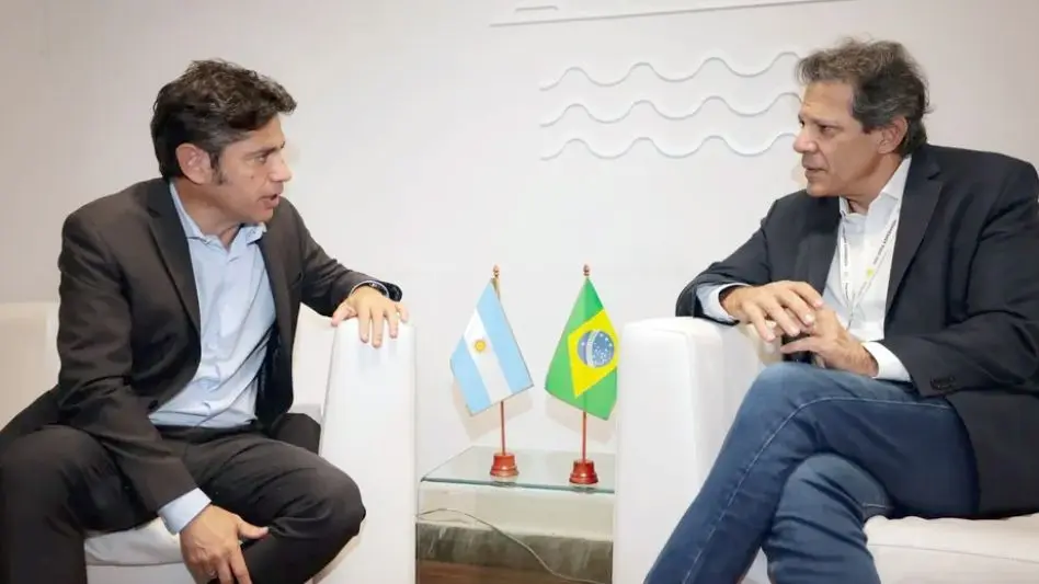 Kicillof, en "modo presidencial", se reunió con líderes progresistas latinoamericanos en Montevideo