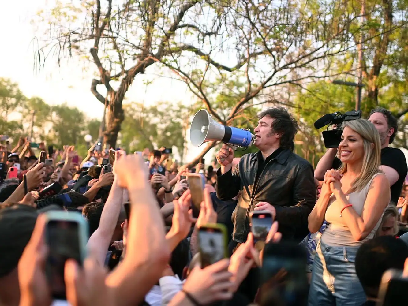 Javier Milei junto a Virginia Gallardo en Corrientes.