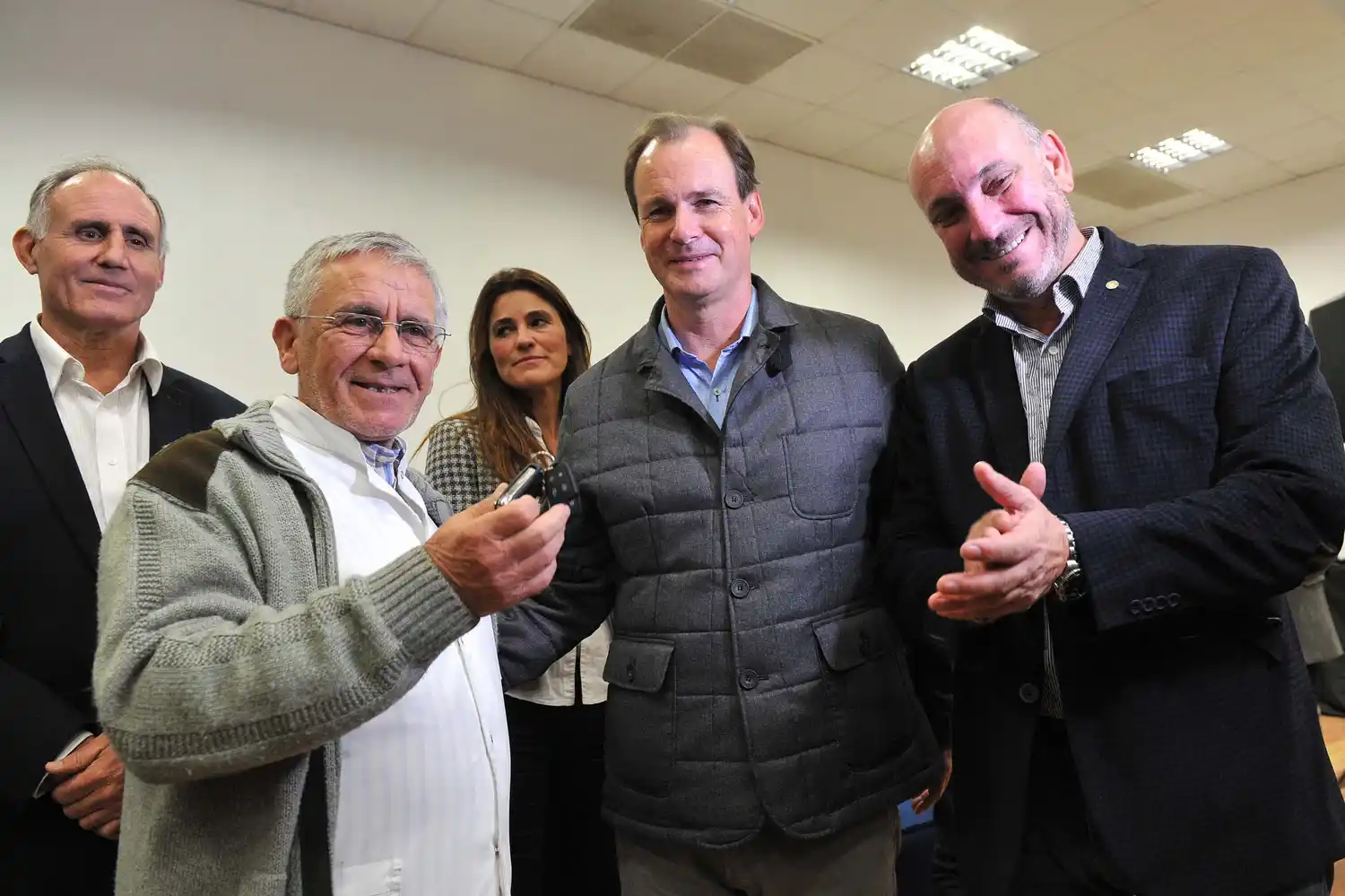 Bordet anunció un nuevo aumento salarial del 3% a los estatales