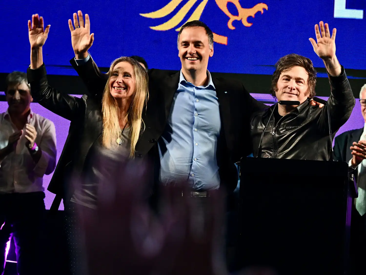 Javier Milei, en el acto de cierre de campaña de Manuel Adorni, junto a su hermana Karina.