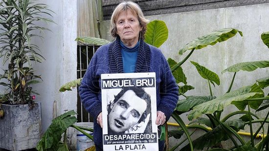 A 32 años de la desaparición de Miguel Bru: Familiares y amigos del estudiante de la UNLP realizan vigilia en La Plata