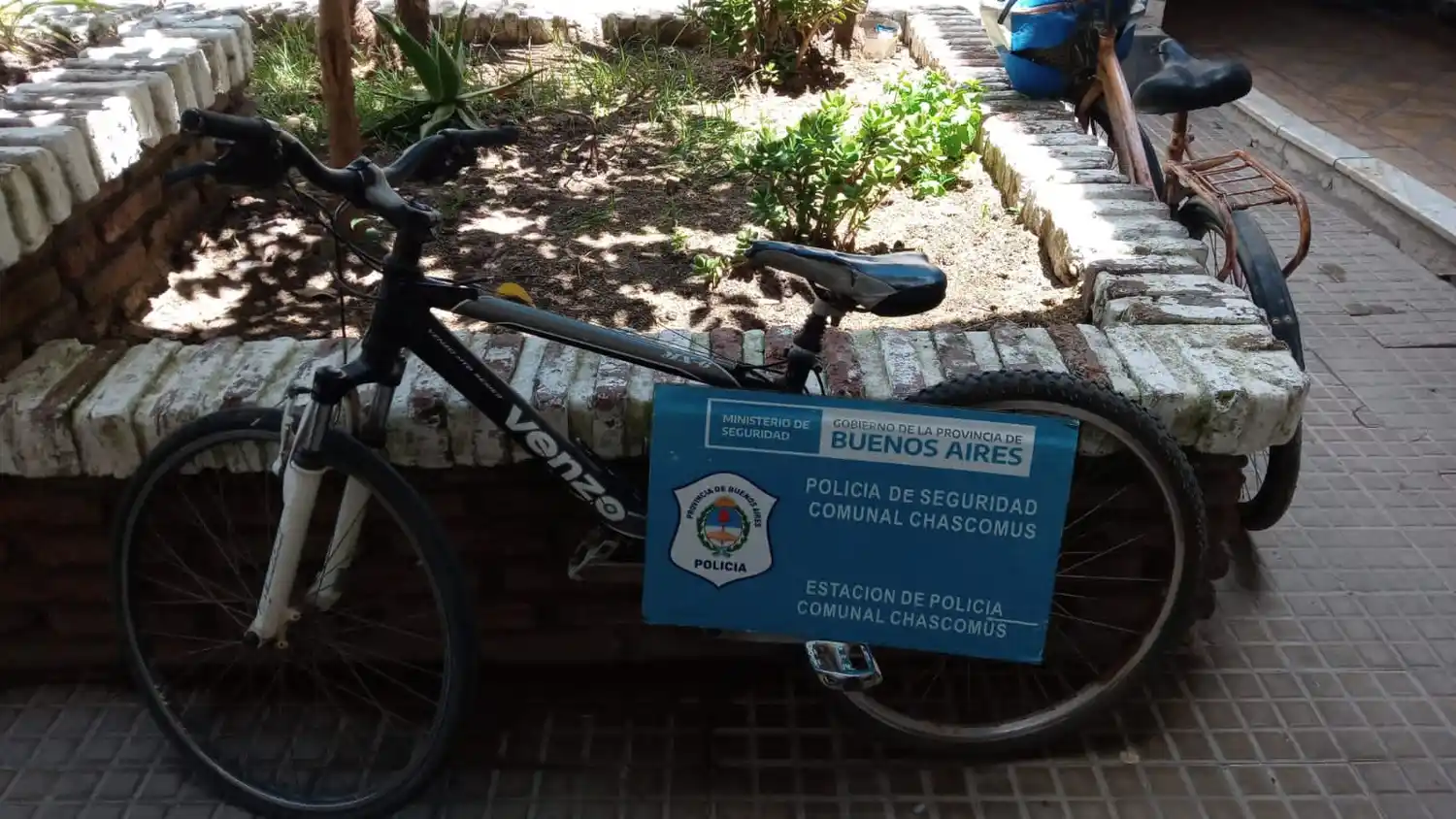 Se aprehendió a un masculino por sustraer celular y bicicleta