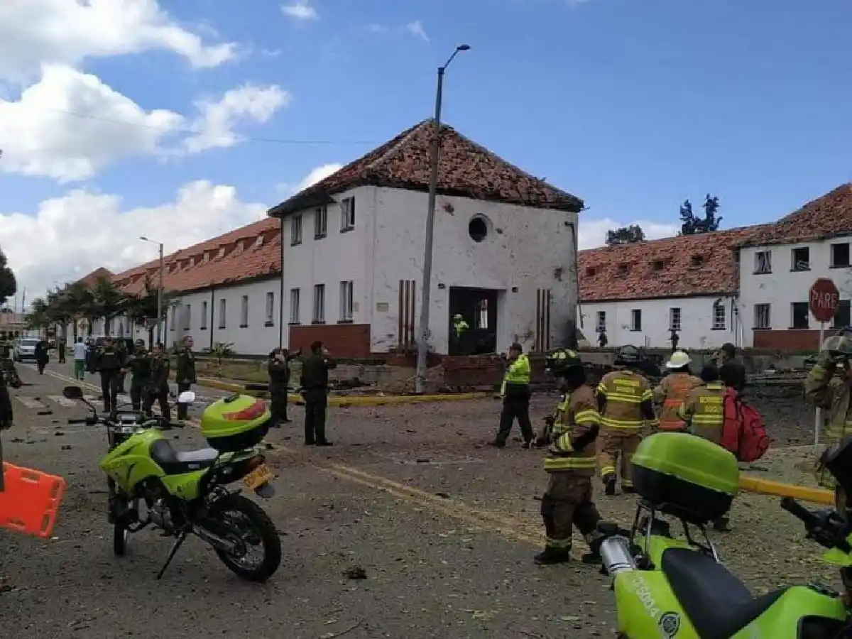 Sube a 21 la cifra de muertos por un coche bomba en Bogotá