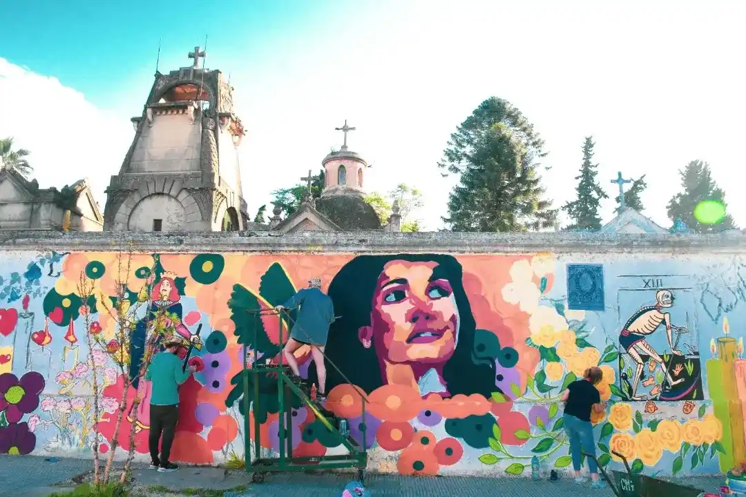 Un canto colectivo a la memoria y la cultura en el Cementerio Municipal de Paraná