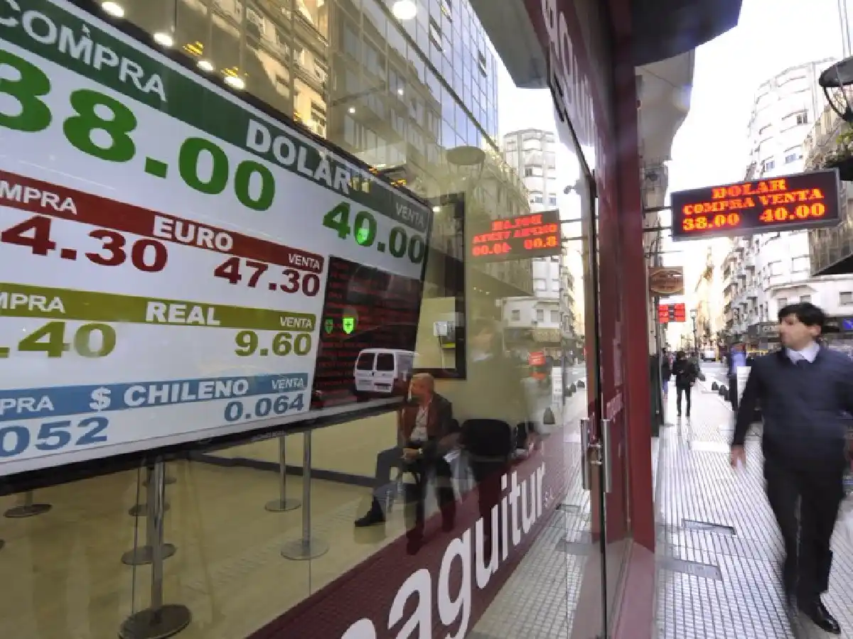 El dólar retrocedió por segundo día consecutivo y cerró a $38,31 