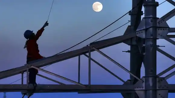 El Gobierno desmiente que se piense en una jornada laboral de 12 horas