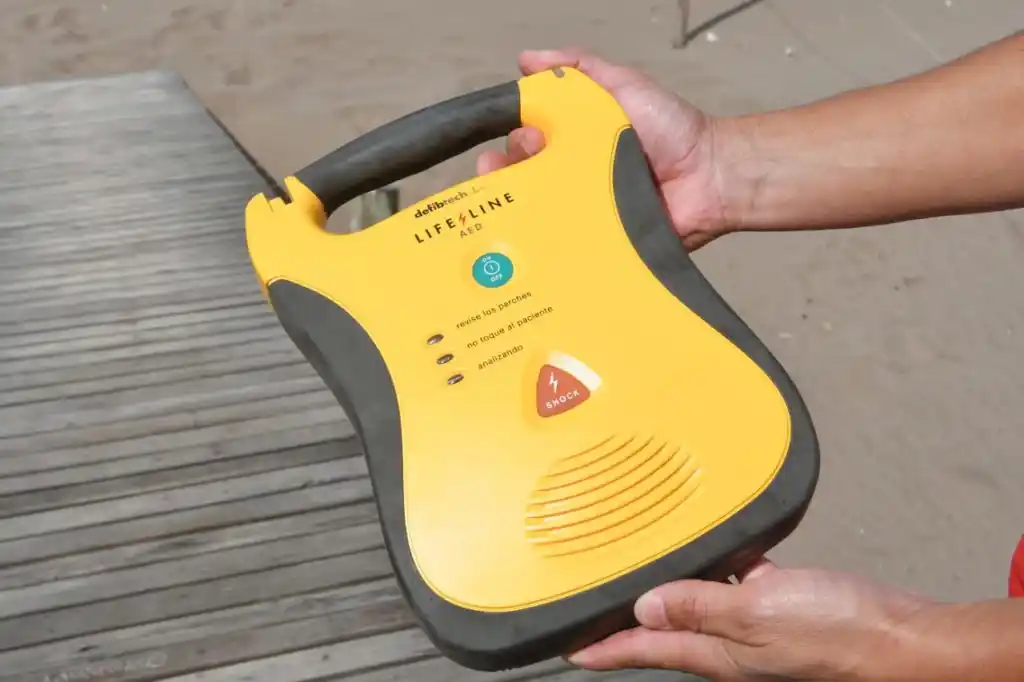 Nuevo desfibrilador para los guardavidas