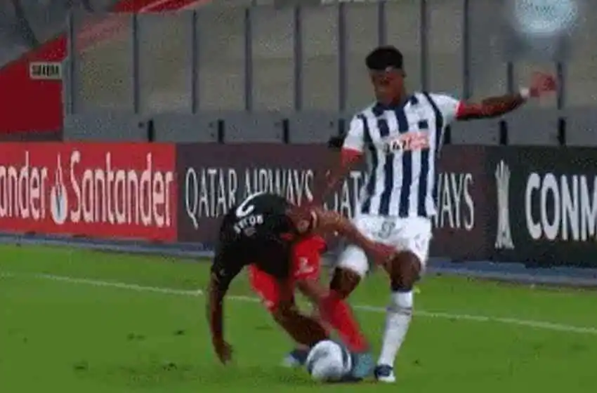 El momento de la patada y la lesión de Robert Rojas en la victoria de River