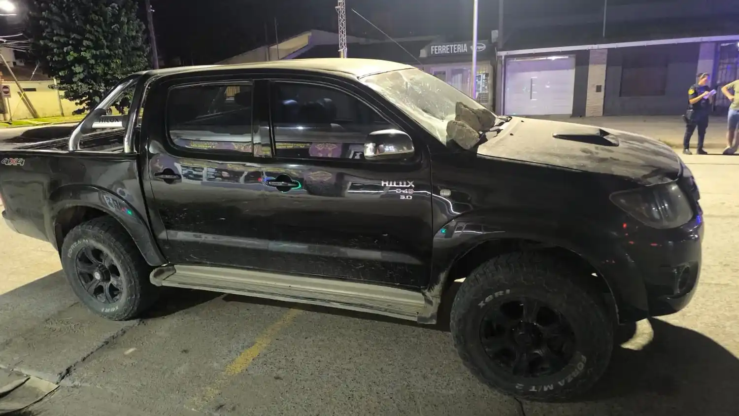 Serios daños. Materiales registró la Toyota Hilux, en la noche del pasado miércoles