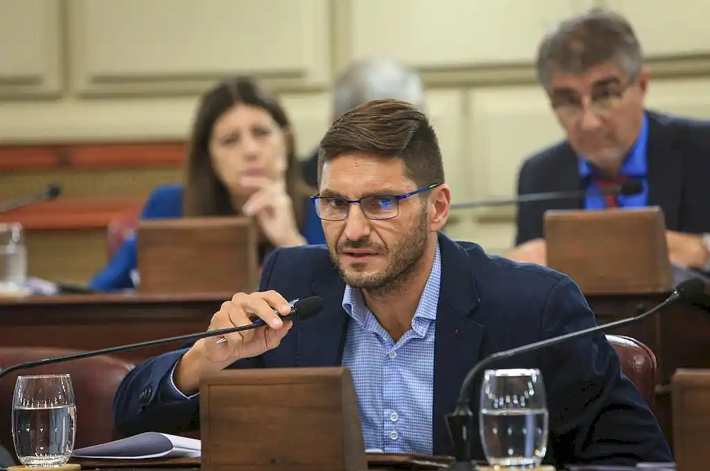 Para Pullaro la policía está “autogobernada” y “los choros se hacen un festival”