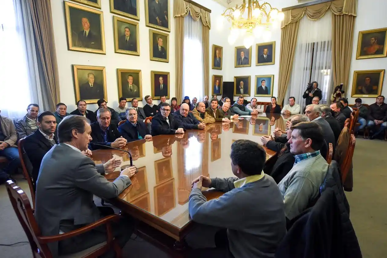Bordet se comprometió a «remitir el proyecto de ley de Comunas para que lo sancione la Legislatura»