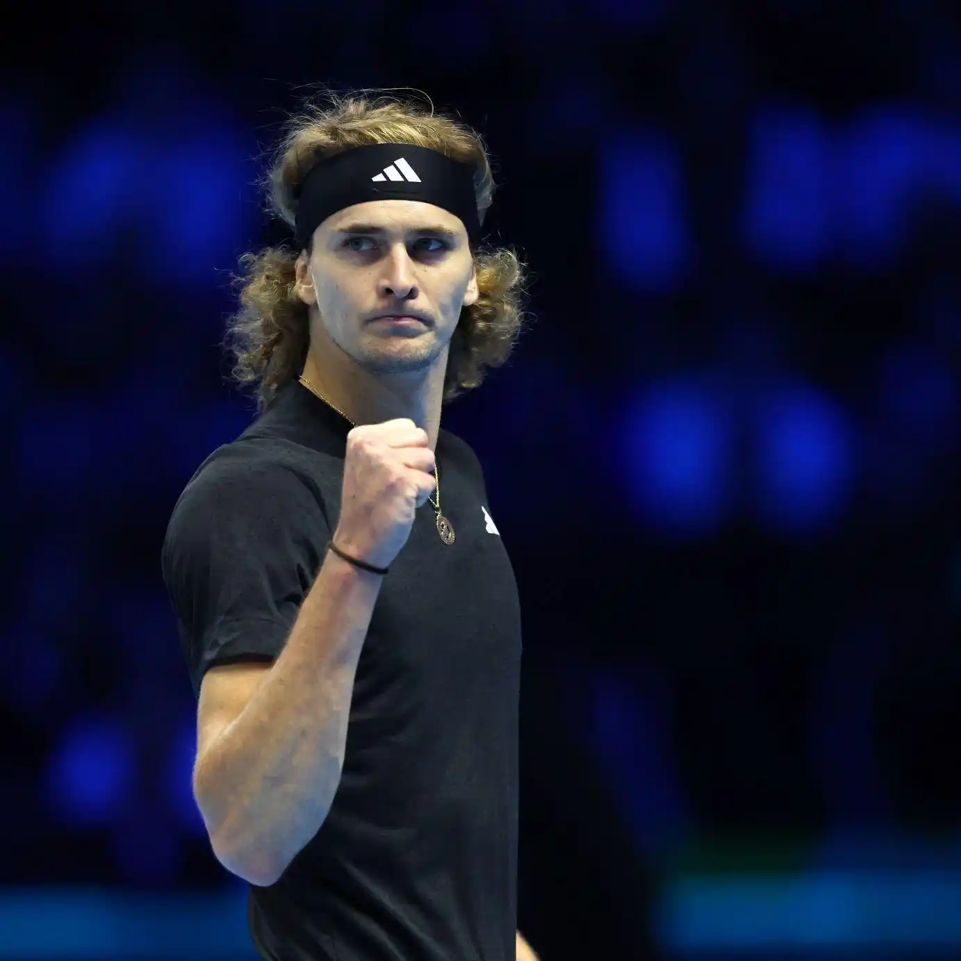Zverev festeja en Turín, ante Acaraz.
