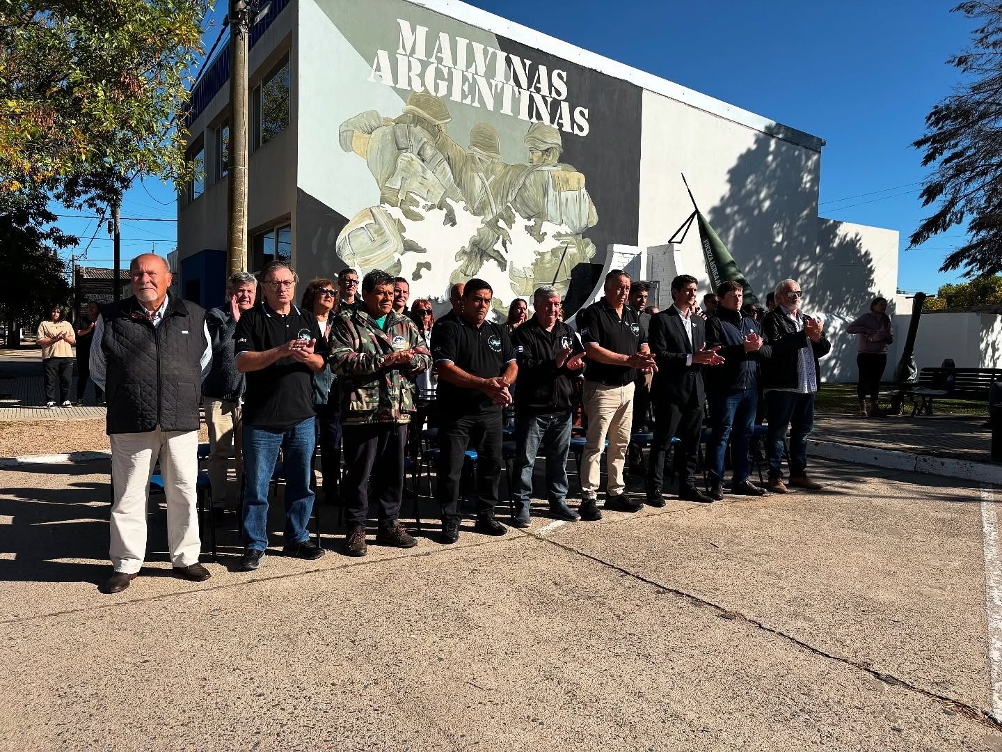 Los ex combatientes de la ciudad en el acto del 2 de abril. Foto: La Tribuna del Sur.