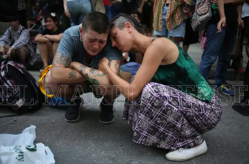 Caso Lucía Pérez: llantos, gritos y cantos fuera de Tribunales